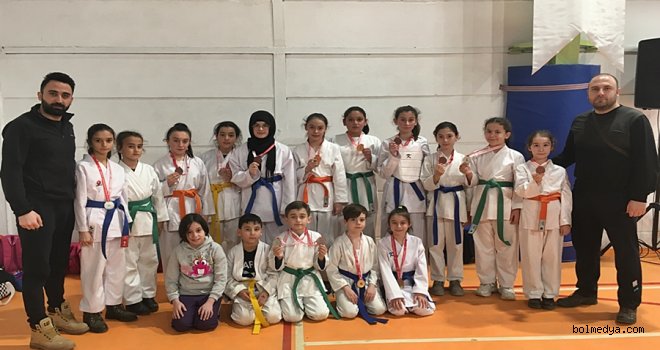Belediyespor Karateciler 15 Madalyayla Döndü