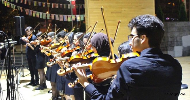 Bolu Ramazan Ayı Etkinliklerinde Keman Konseri Verildi