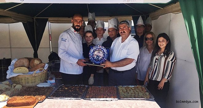 Mengen Aşçılık Lisesi Festivale Proje Kapsamındaki Ürünlerle Katıldı